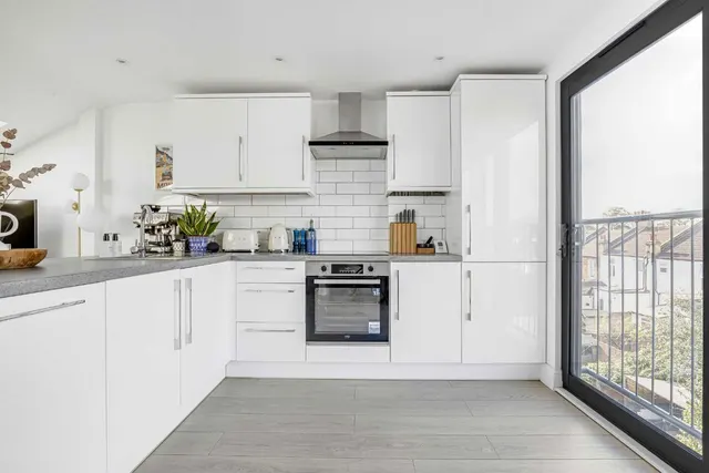 Heaton Road, CR4, photo 2