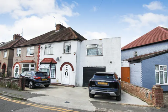 black rod close, Hayes, UB3, photo 1