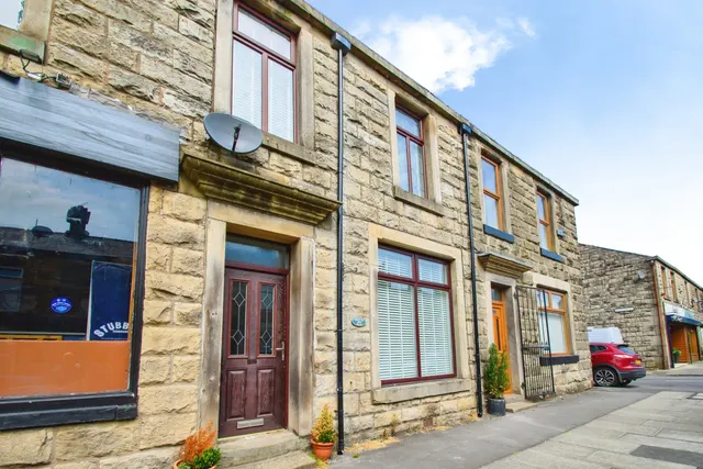 Bolton Road North, Bury, BL0, photo 1