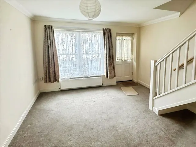 High Street, EX7, photo 3