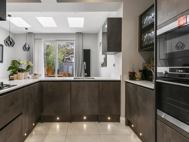 Balloch Road, London, SE6, photo 3