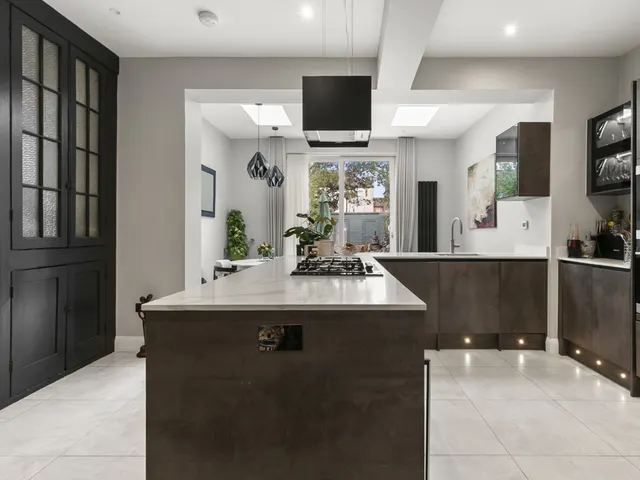 Balloch Road, London, SE6, photo 2