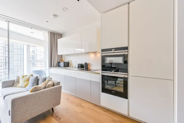 London, SW11, photo 3
