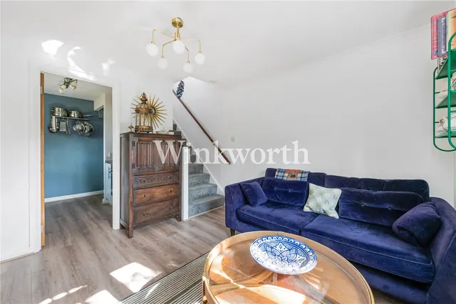 Hamilton Way, London, N13, photo 1