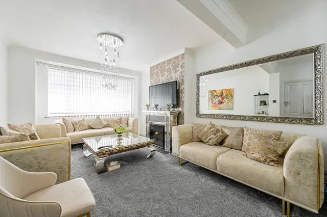 Photo 2 — 121 Milborough Crescent, London