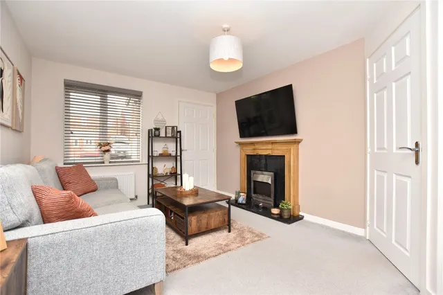 Woodpecker Road, Dewsbury, WF12, photo 2