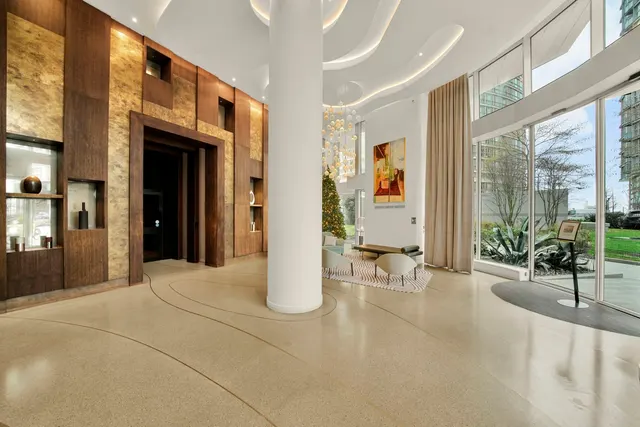 Photo 2 — Apartment 3409, Charrington Tower, 11 Biscayne Avenue, London, E14 9BQ