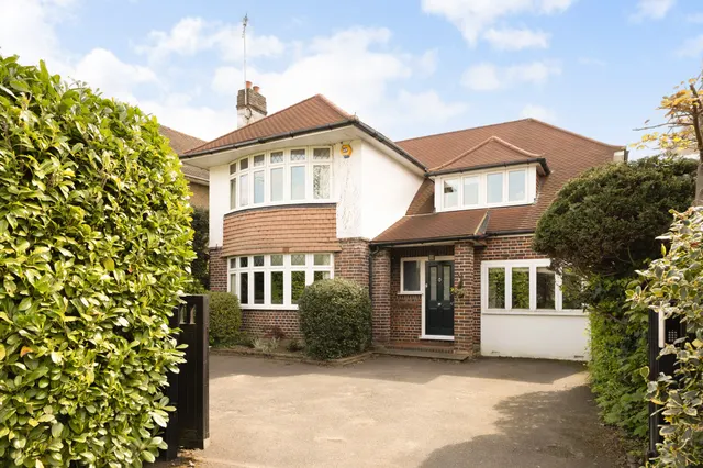 Epsom Road, Epsom, KT17, photo 1