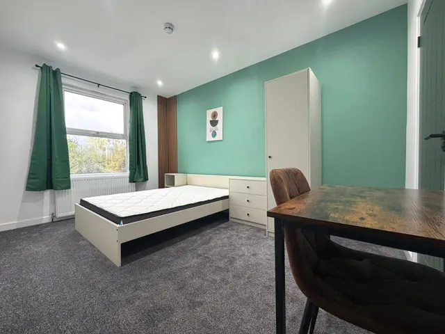 Weston Road, Guildford, GU2, photo 2