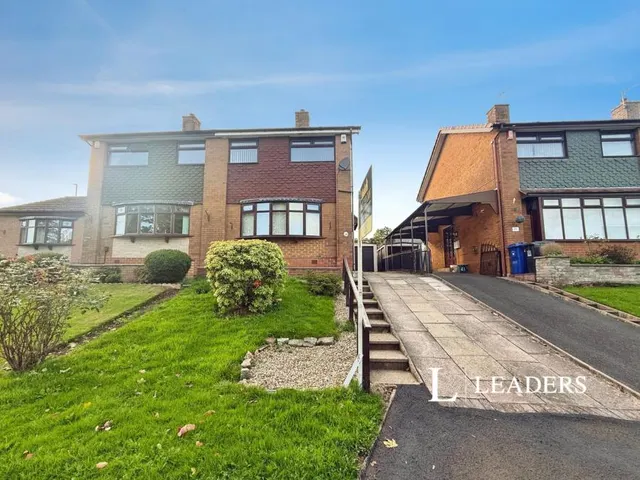 Cambridge Drive, Newcastle, ST5, photo 1