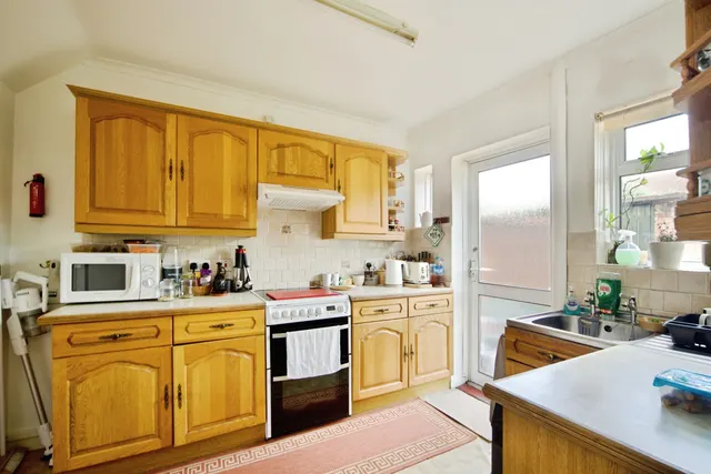Sterling Avenue, Waltham Cross, EN8, photo 3
