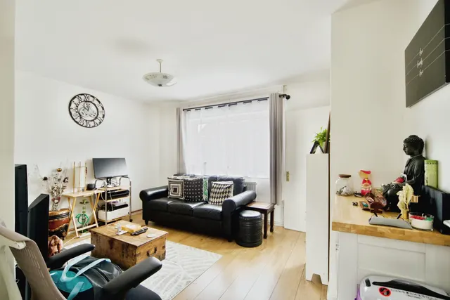 Sterling Avenue, Waltham Cross, EN8, photo 2