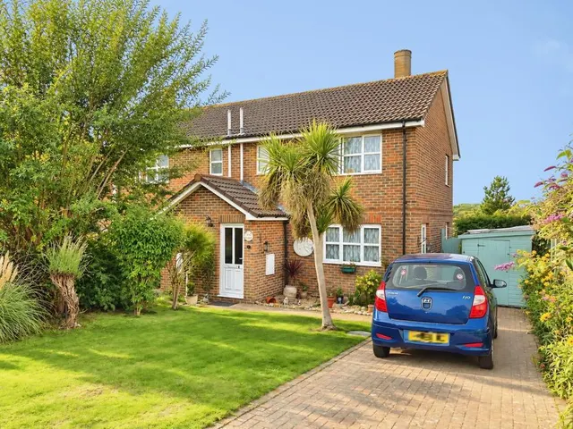 Kingslea Park, East Cowes, PO32, photo 1