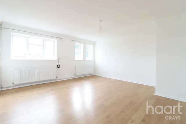 Kent Road, RM17, photo 2