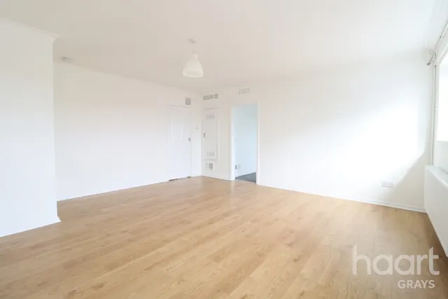 Kent Road, RM17, photo 3