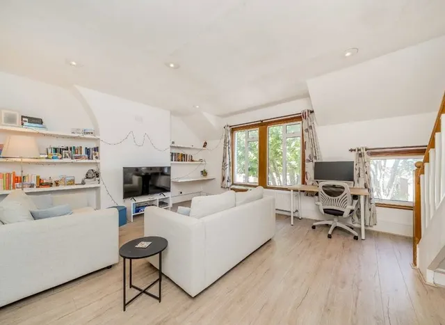 Cavendish Road, Clapham South, SW12, photo 2