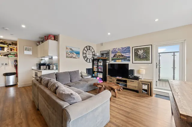 Sandringham Avenue, Wimbledon, SW20, photo 2