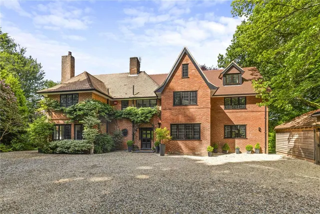 Square Drive, Haslemere, West Sussex, GU27 3LW, photo 1