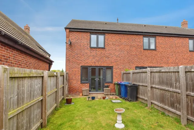 Photo 2 — Cricket Green, Saxilby, Lincoln, Lincolnshire, LN1
