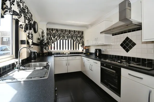 Photo 2 — Plymouth Road, Scunthorpe