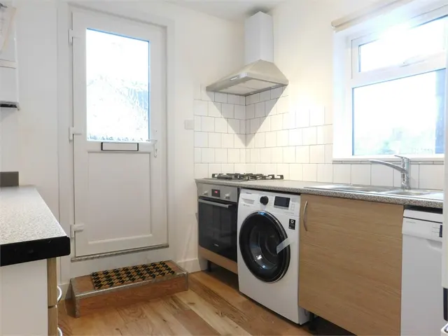 Northfield Avenue, Ealing, W13, photo 1