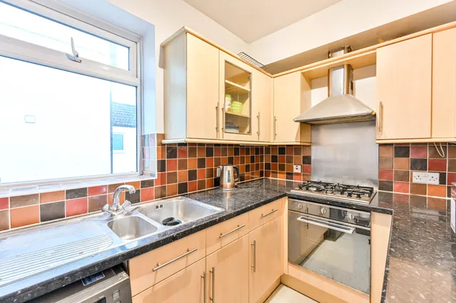 New Malden, KT3, photo 3