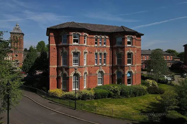 Windsor House, Knightsbridge Square, Macclesfield, photo 1