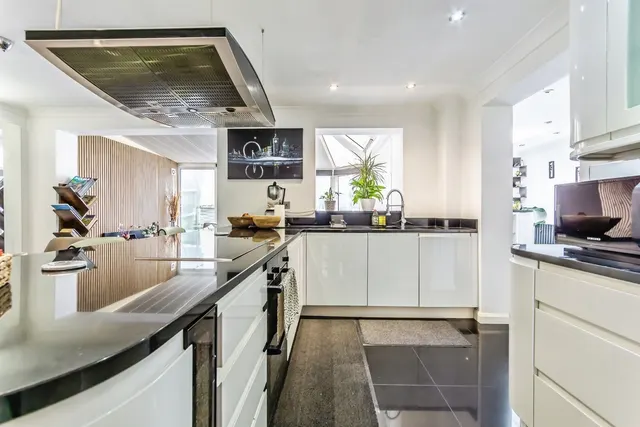 Photo 3 — Sandpiper Road, South Croydon, Surrey, CR2