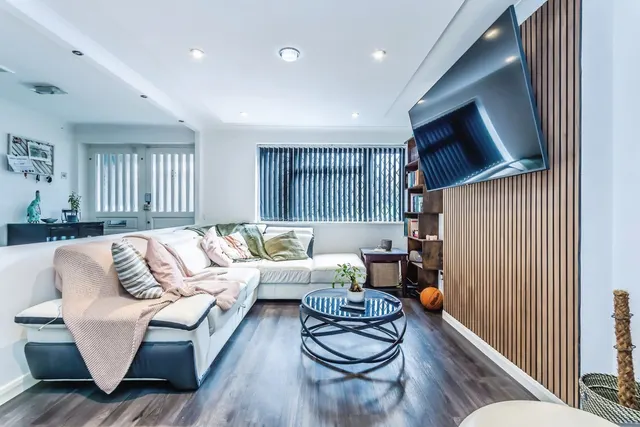 Photo 2 — Sandpiper Road, South Croydon, Surrey, CR2