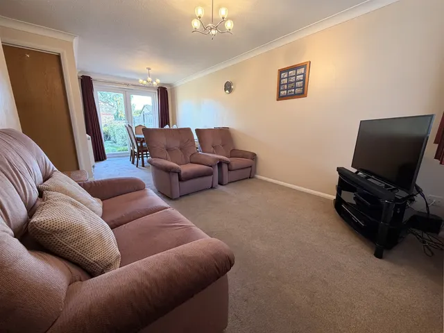 Blunden Close, Romford, RM8, photo 2