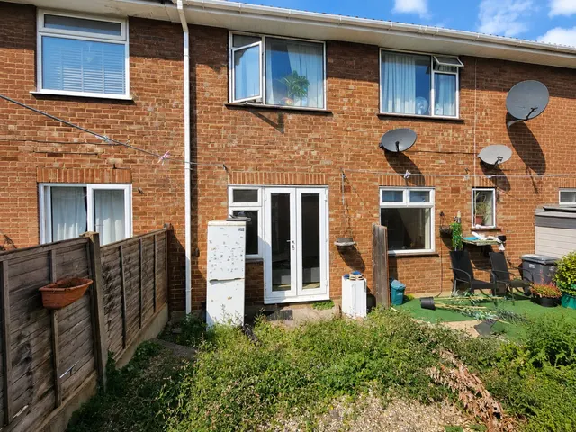 Blenheim Close, Greenford, UB6, photo 2