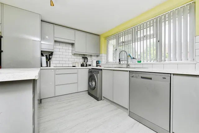 Photo 3 — The Hatherley, Basildon, Essex, SS14