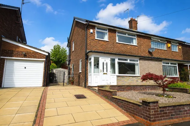 Cornish Way, Royton, OL2, photo 1