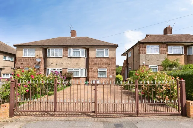 Photo 2 — Fullwell Avenue, Ilford, IG5