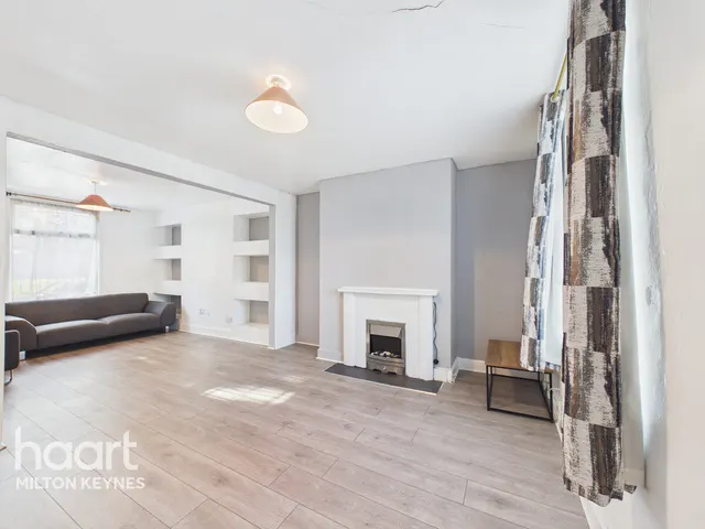 High Street, New Bradwell, MK13, photo 3