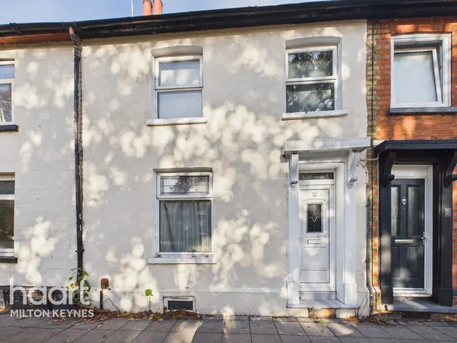 High Street, New Bradwell, MK13, photo 1