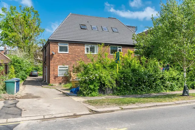 Flat 2, 104 Hale Lane, London, photo 1