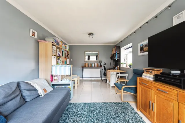 Morden Road, London, SW19, photo 2