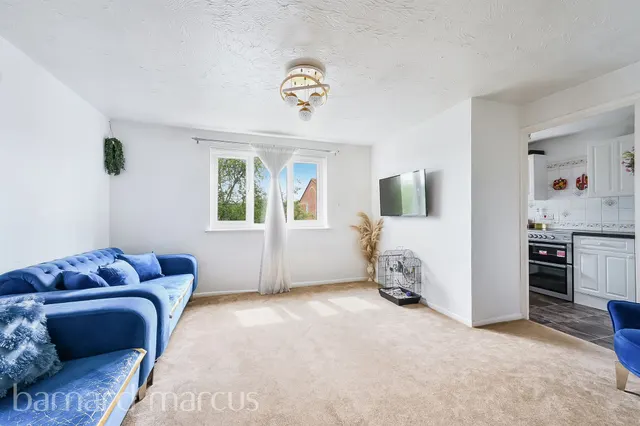 Redford Close, Feltham, TW13, photo 1