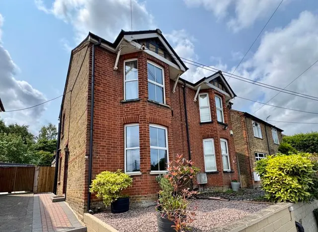Boundary Road, Wooburn Green HP10 0DL, photo 1