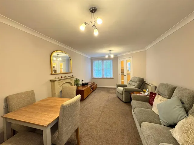 Glen View, Gravesend DA12 1PL, photo 1
