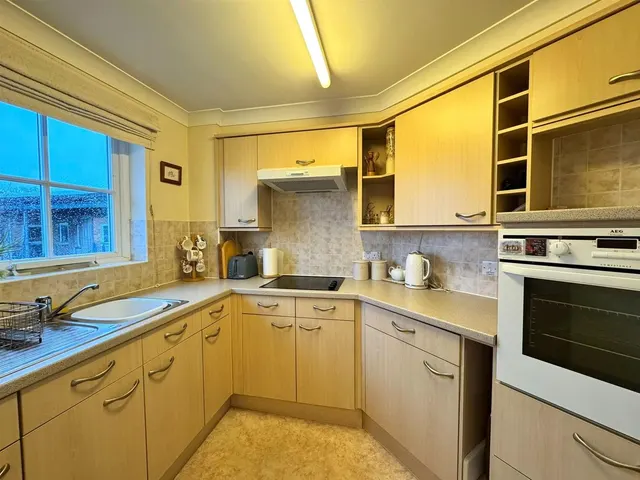 Photo 2 — Glen View, Gravesend DA12 1PL
