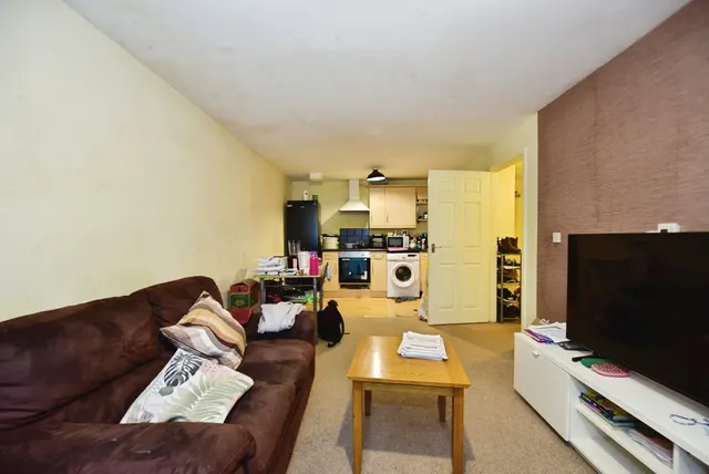 Photo 2 — Queen Mary Rise, Sheffield, South Yorkshire, S2