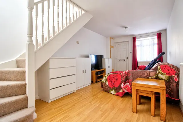 Upminster Road South, Rainham, RM13, photo 2