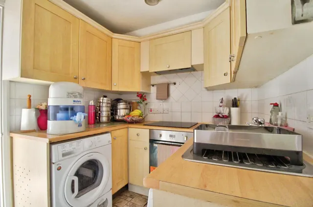 Upminster Road South, Rainham, RM13, photo 3