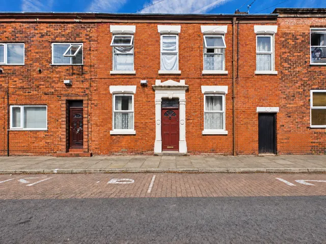 Kenmure Place, Preston, PR1, photo 1