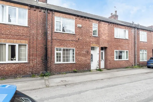 Ellins Terrace, Normanton, WF6, photo 1