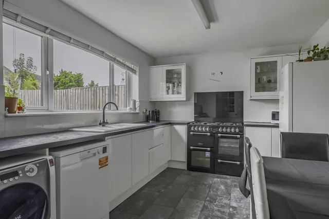 Sunningdale Road, Swindon, SN25, photo 3