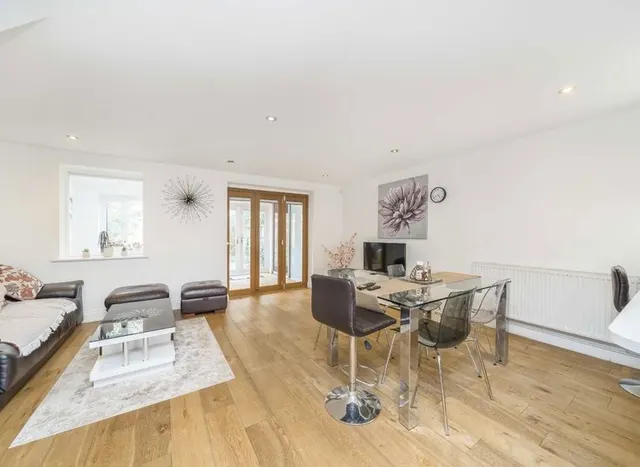 Telegraph Place, London, E14, photo 3