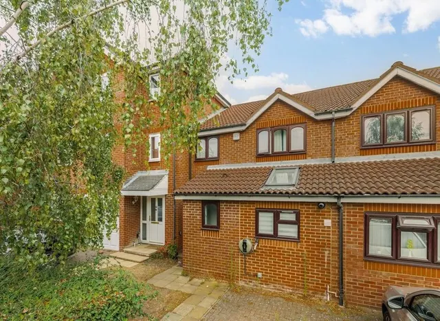 Telegraph Place, London, E14, photo 1